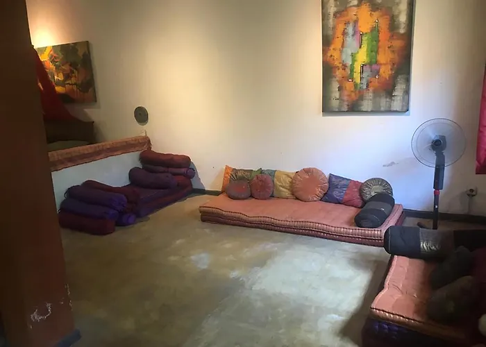 Apartment 125m2 App With Kitchen And Spacious Garden And Pool