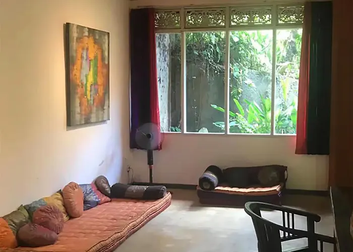 125m2 App With Kitchen And Spacious Garden And Pool