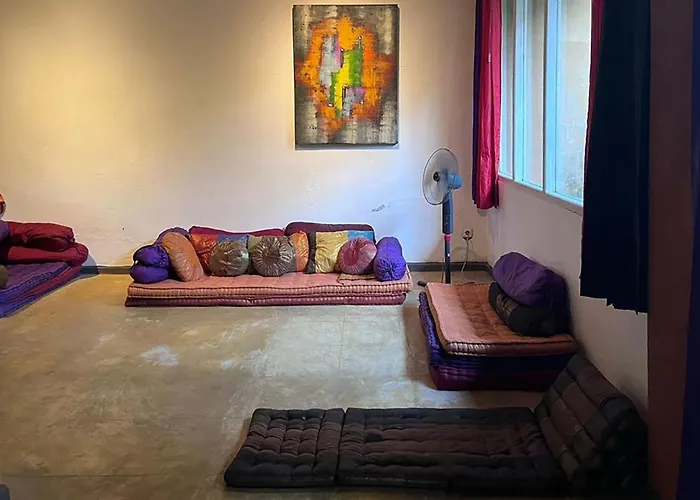 125m2 App With Kitchen And Spacious Garden And Pool