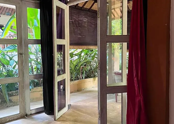 125m2 App With Kitchen And Spacious Garden And Pool *