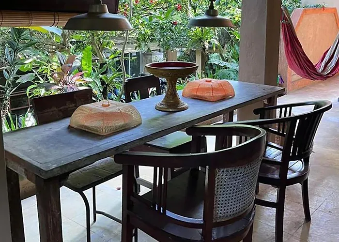 125m2 App With Kitchen And Spacious Garden And Pool *