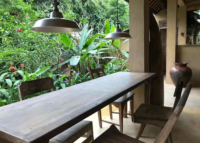 125m2 App With Kitchen And Spacious Garden And Pool *
